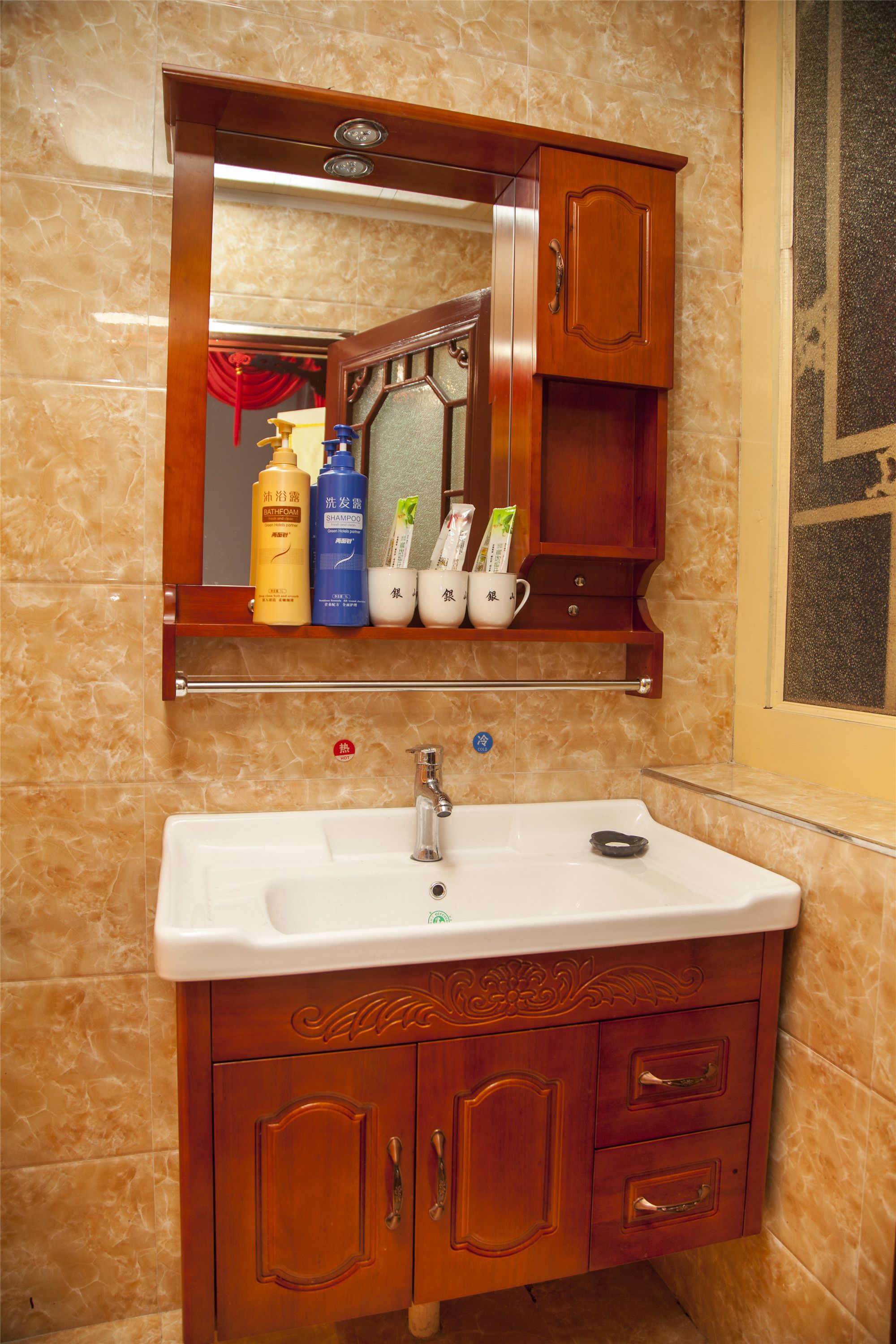 triple room | bathroom sink