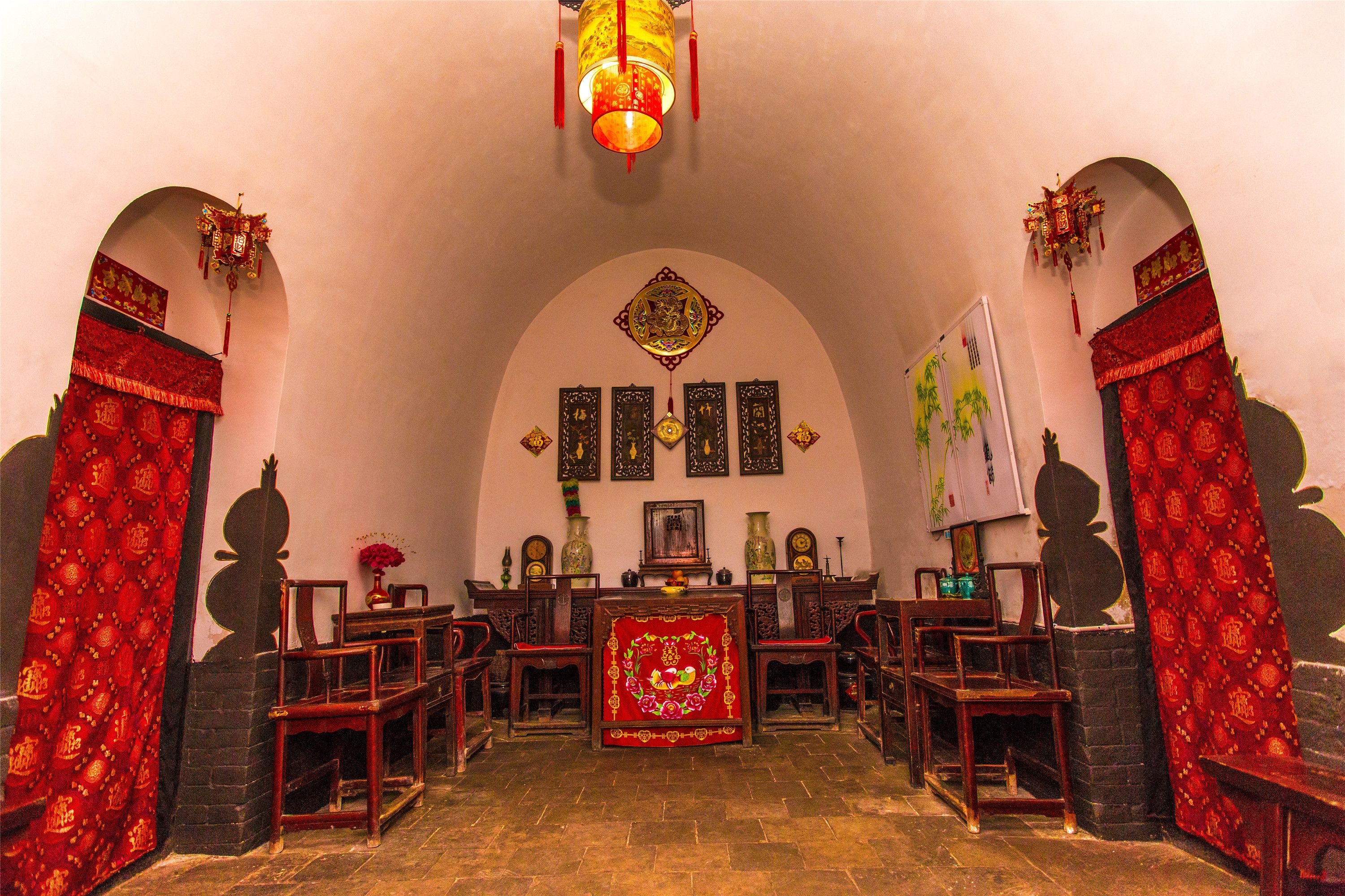 suite | individually decorated, individually furnished, desk, laptop workspace