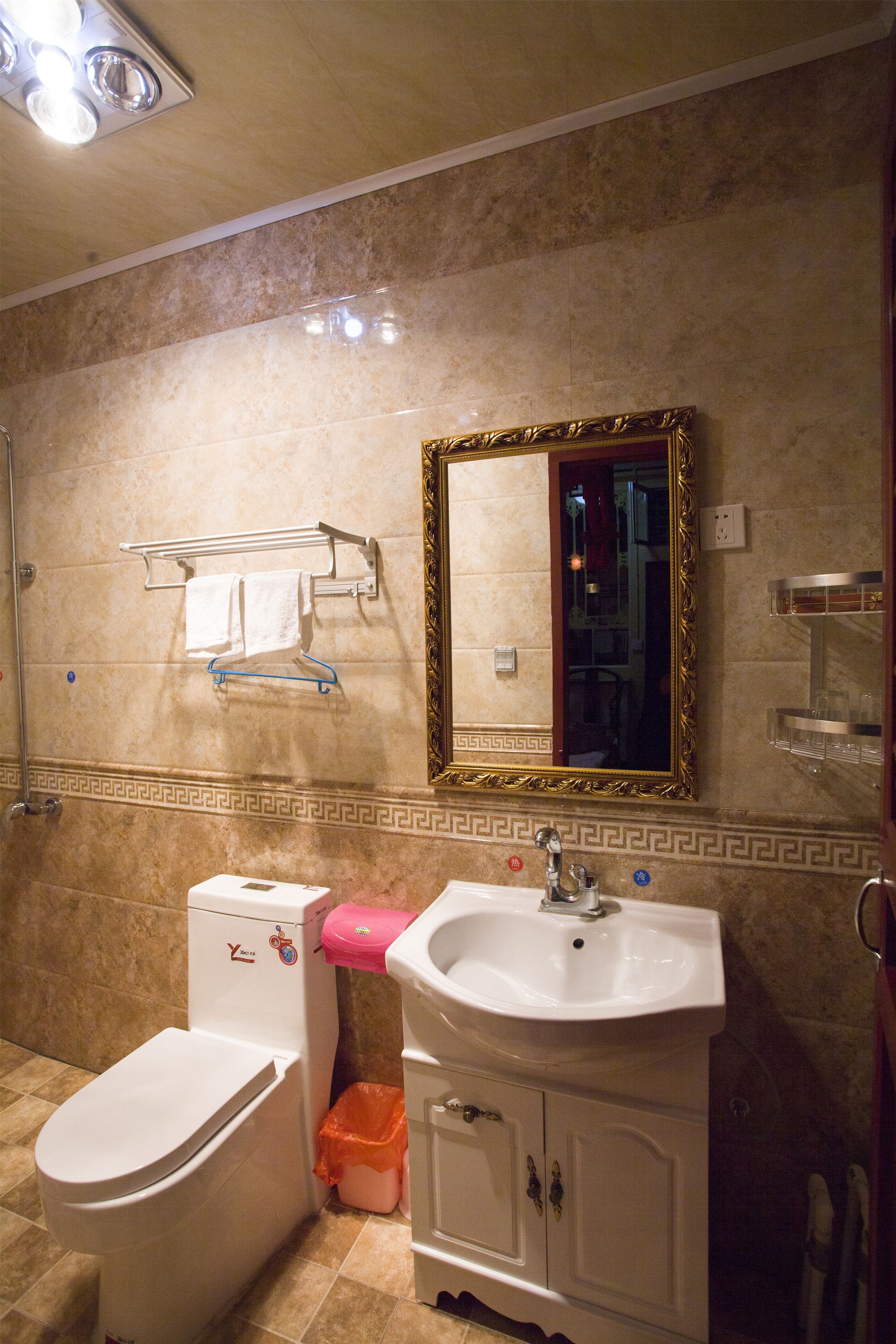 superior double room | bathroom | shower, hydromassage showerhead, free toiletries, hair dryer