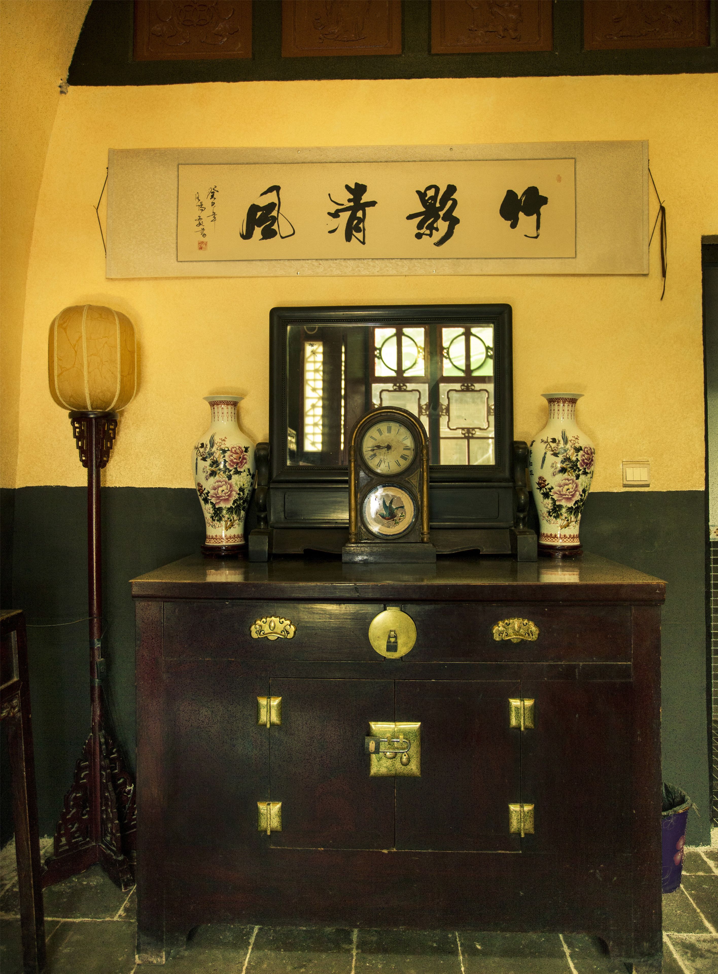 suite | individually decorated, individually furnished, desk, laptop workspace