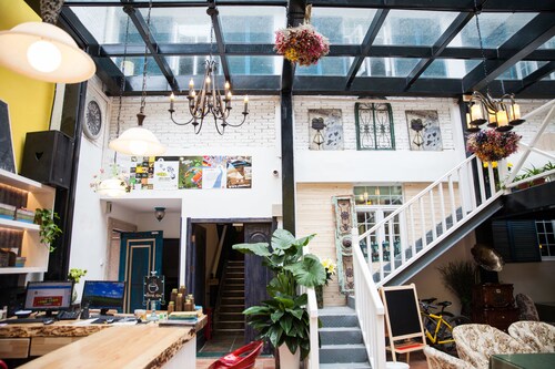 7 Sages Bell Tower Youth Hostel