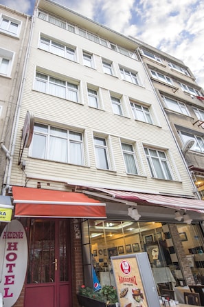 Aerial view - Akdeniz Hotel (Istanbul)