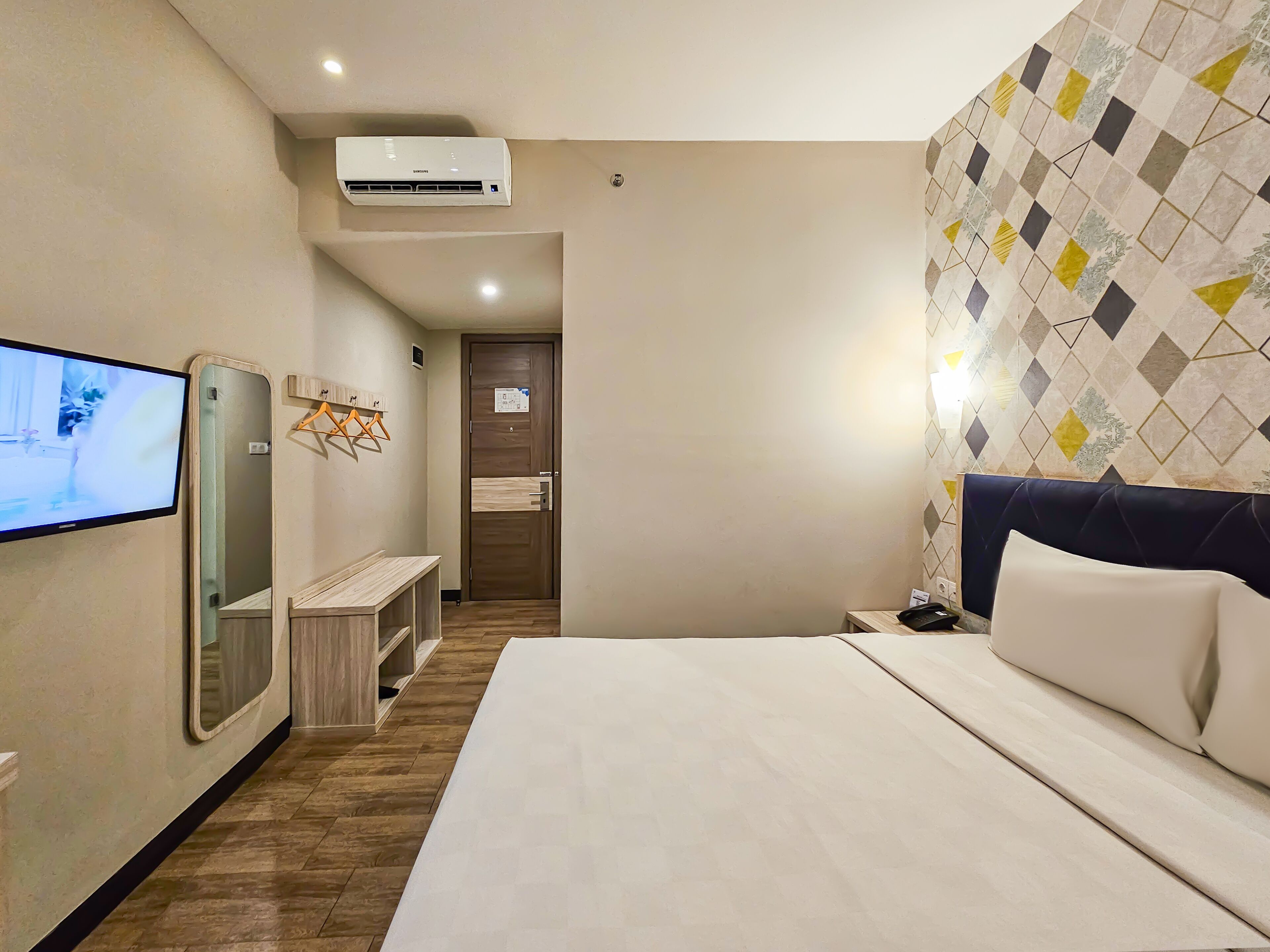 Business tweepersoonskamer | Een kluis op de kamer, geluiddichte muren, gratis wifi, beddengoed