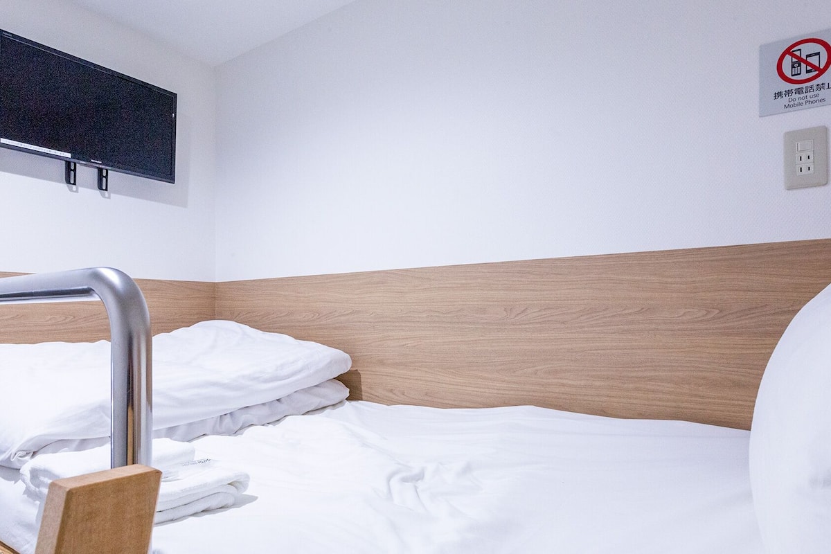 Blackout curtains, free WiFi, bed sheets