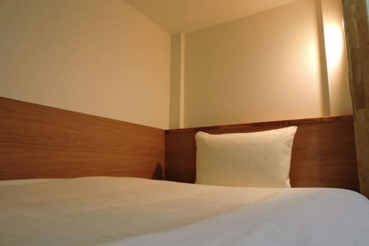 Blackout curtains, free WiFi, bed sheets