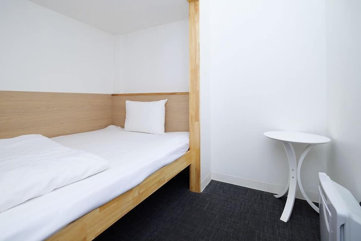 Rideaux occultants, Wi-Fi gratuit, draps fournis