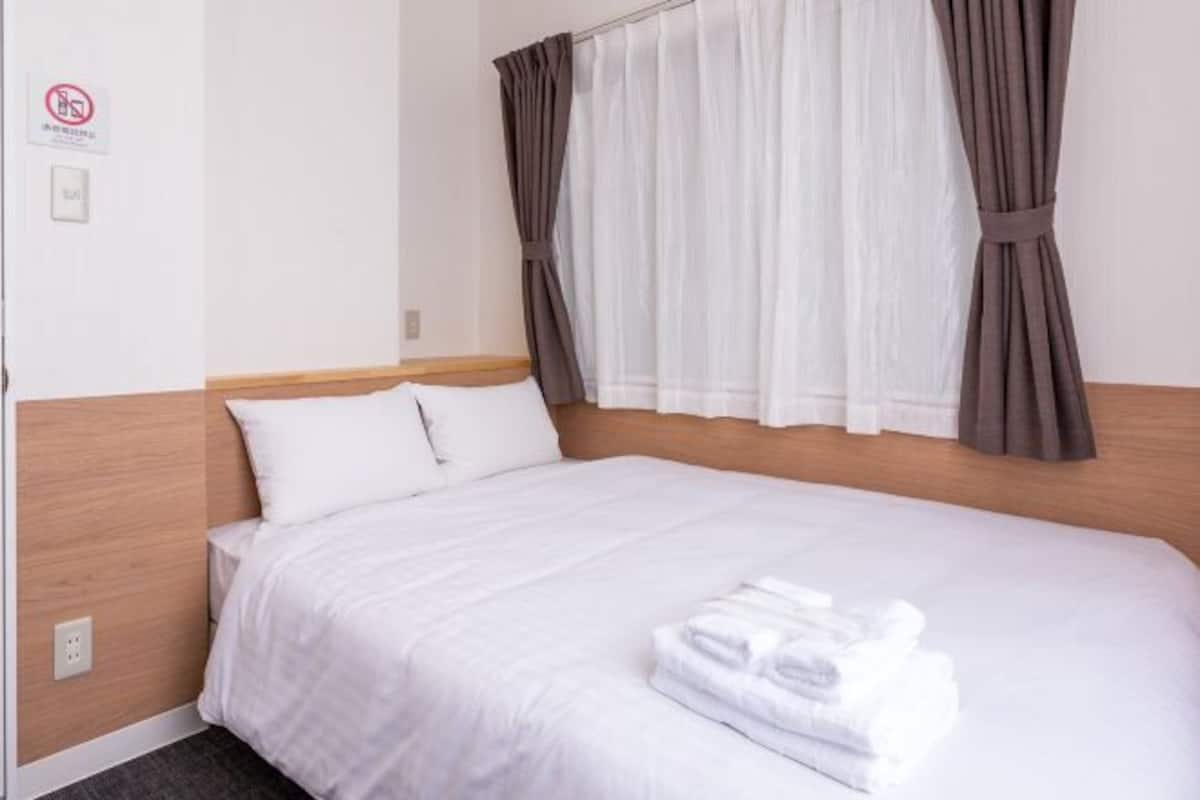 Blackout curtains, free WiFi, bed sheets