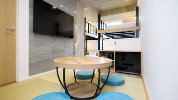 Deluxe Quadruple Room, Non Smoking | Blackout drapes, free WiFi, bed sheets