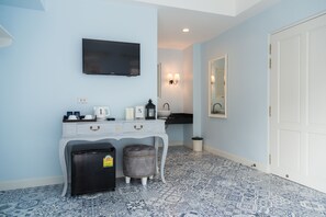 Grand Deluxe Double Bed  | Huoneen varustelu