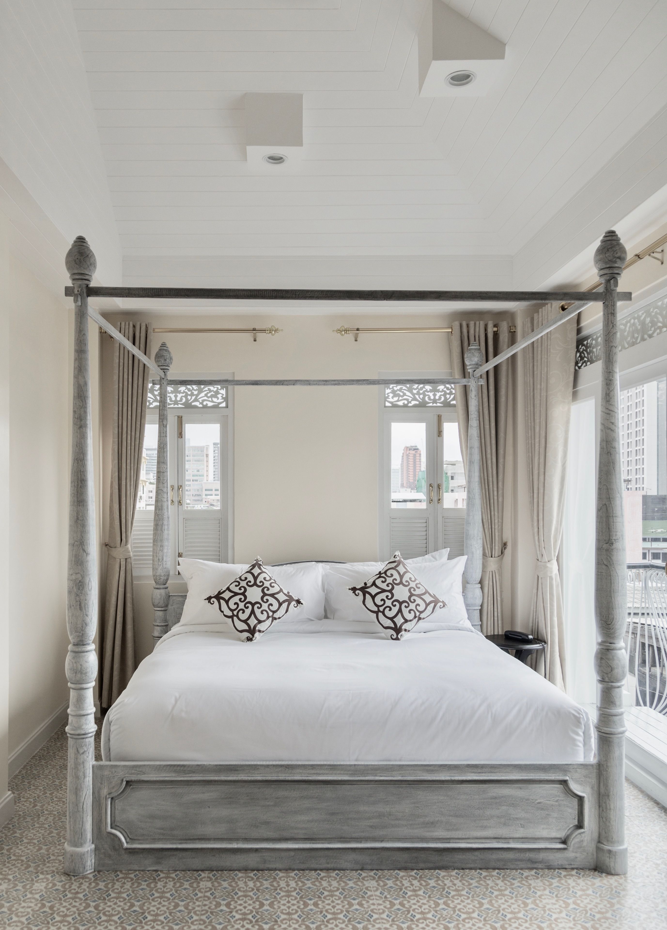 Suite | Desk, blackout curtains, free WiFi, bed sheets