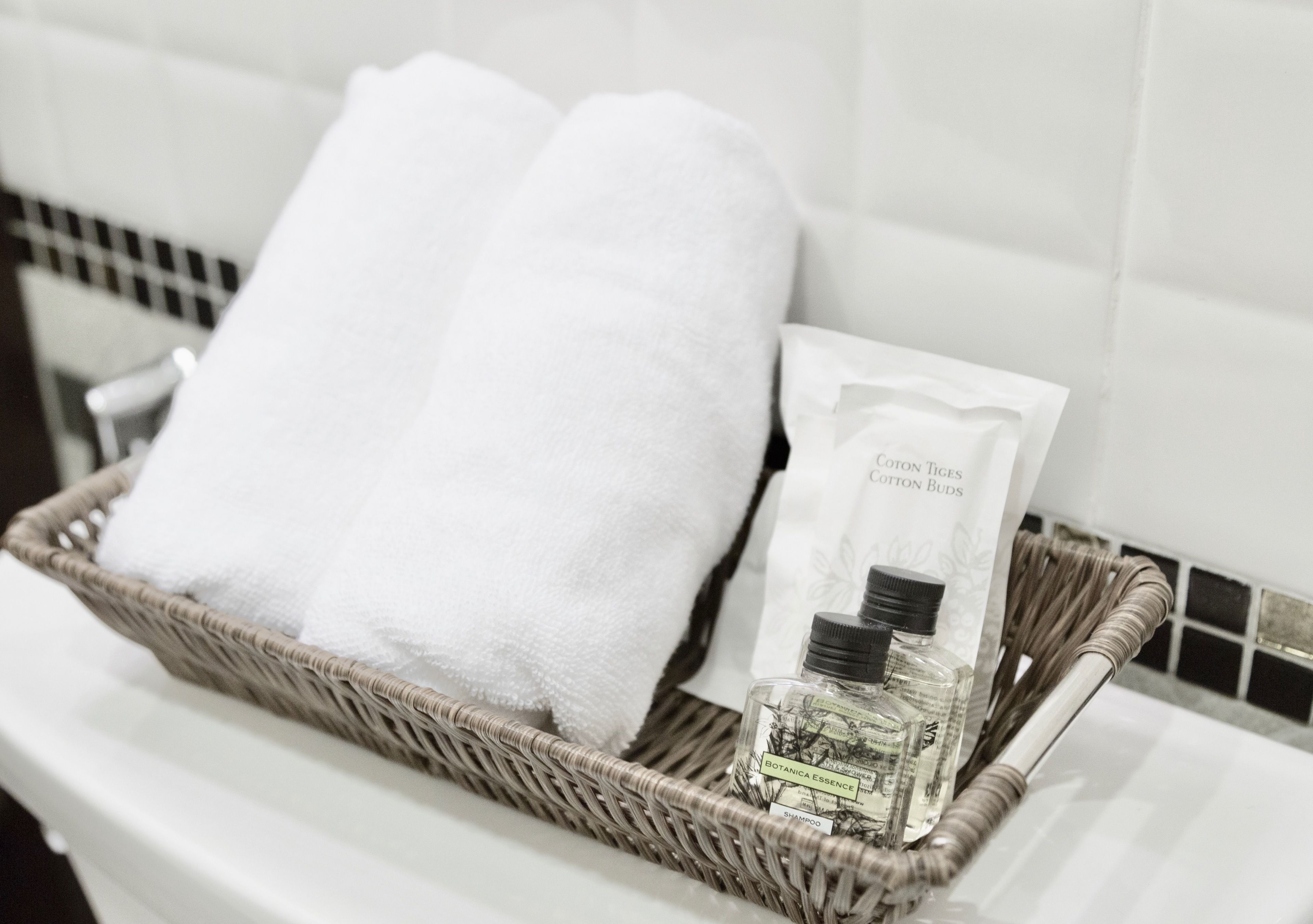 deluxe double bed  | room amenity