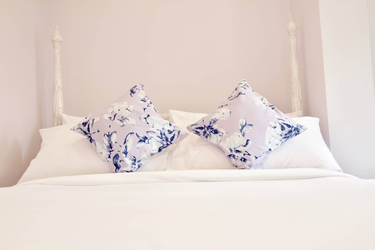 Deluxe Double Bed | Desk, blackout drapes, free WiFi, bed sheets