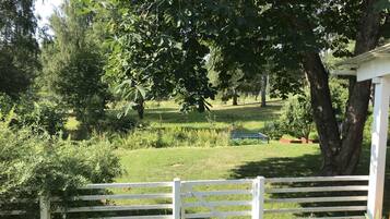 Standard-Einzelzimmer, 1Â Einzelbett, Gemeinschaftsbad, Gartenblick | Blick auf den Garten