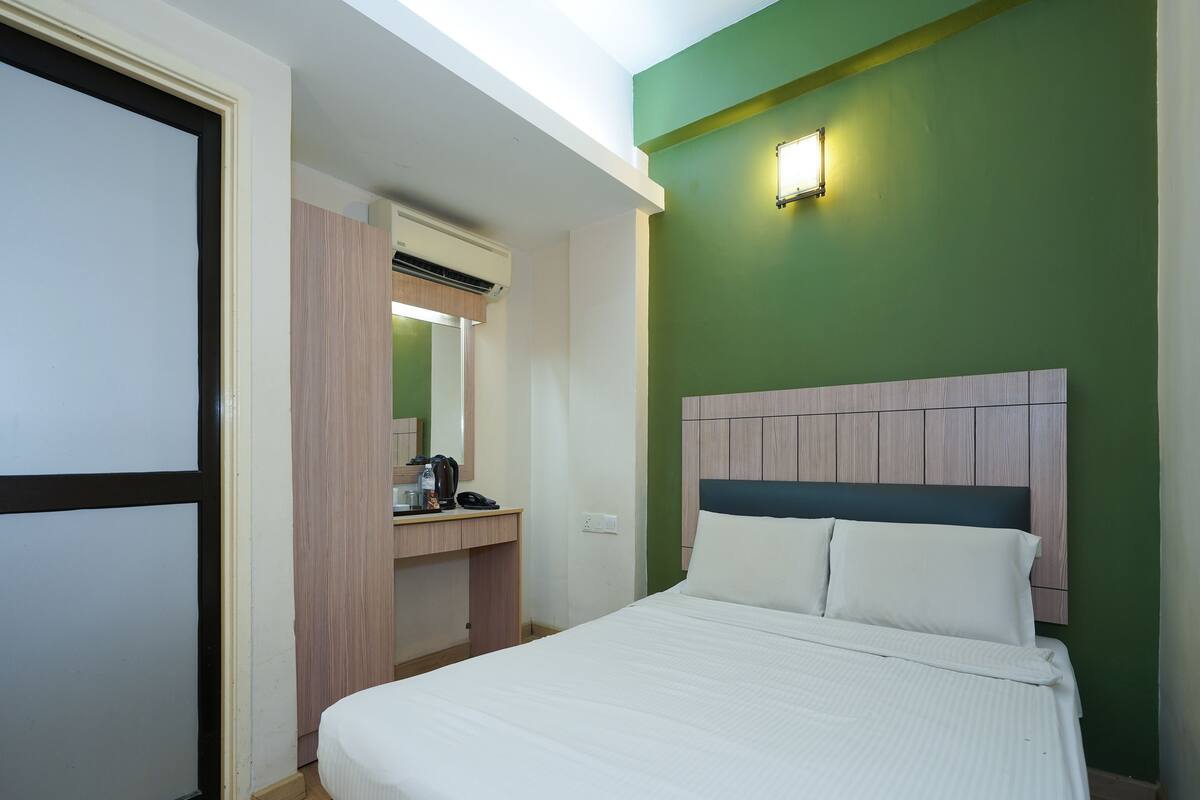 Chambre Double Standard | Bureau, fer et planche à repasser, Wi-Fi gratuit, draps fournis