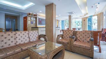 Coin salon dans le hall