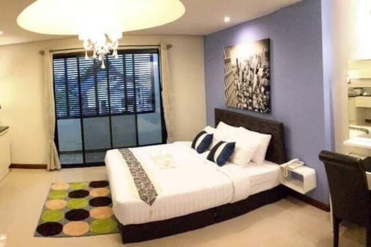 gold room, double | 1 bedroom, free wifi, bed sheets