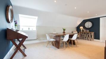 Deluxe Suite, 2 Bedrooms | Premium bedding, desk, iron/ironing board, free WiFi