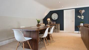 Deluxe Suite, 2 Bedrooms | Premium bedding, desk, iron/ironing board, free WiFi