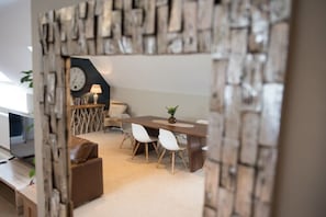 Deluxe Suite, 2 Bedrooms | Premium bedding, desk, iron/ironing board, free WiFi - The Lodge at Broadway (Broadway)