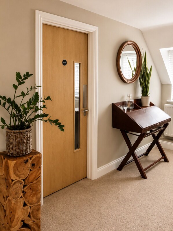 Deluxe Suite, 2 Bedrooms | Premium bedding, desk, iron/ironing board, free WiFi - The Lodge at Broadway (Broadway)