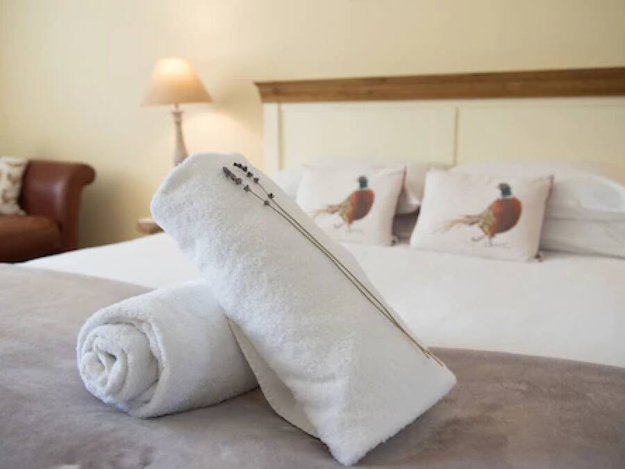 Luxury Room (Pheasant) | Premium bedding, desk, iron/ironing board, free WiFi