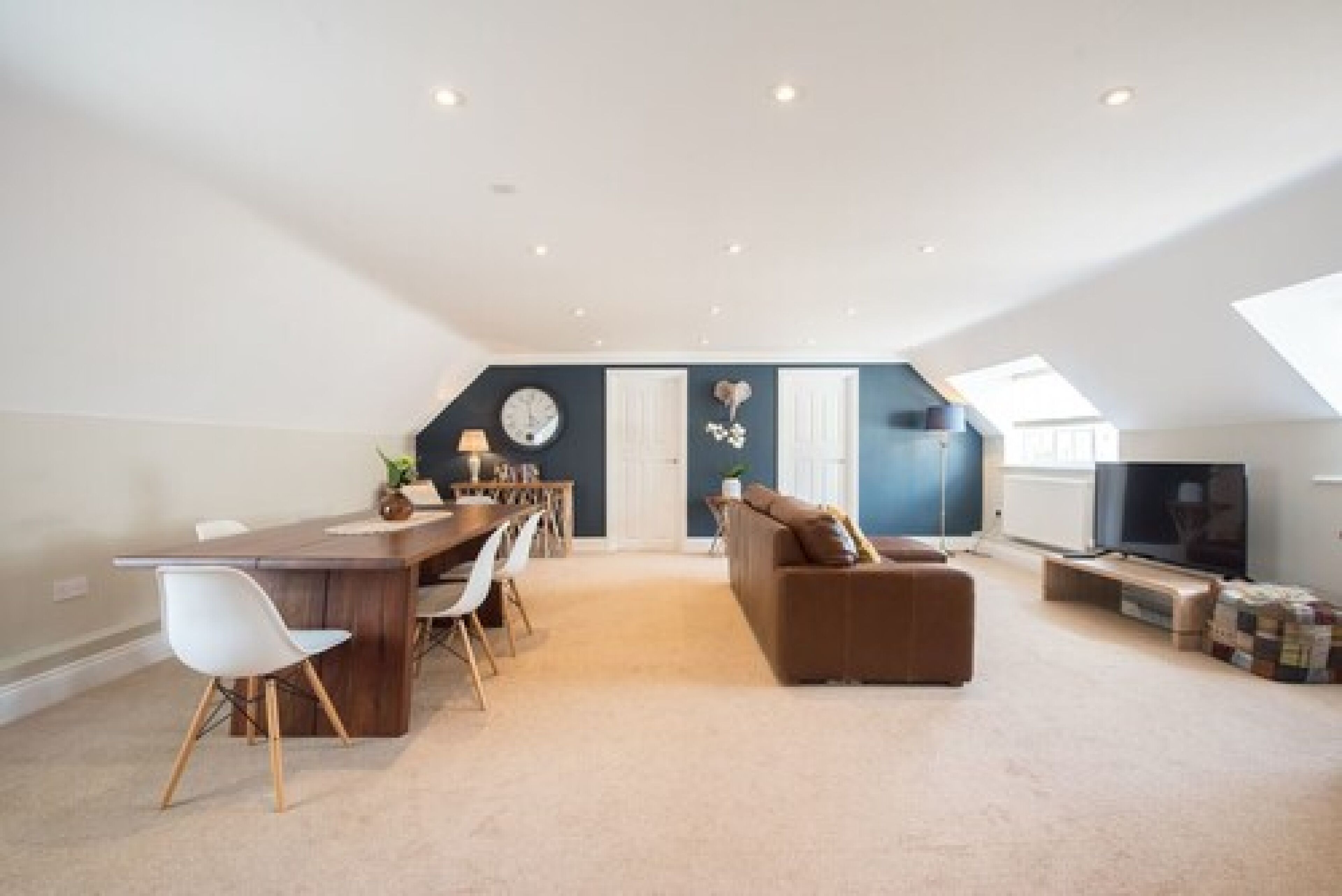 Deluxe Suite, 2 Bedrooms | Premium bedding, desk, iron/ironing board, free WiFi