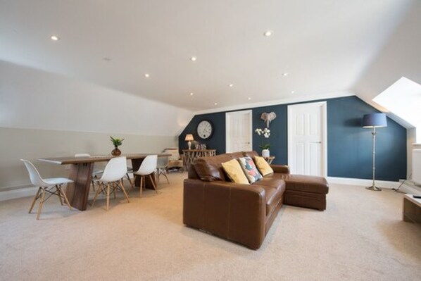 Suite Deluxe, 2 chambres | Literie de qualité supérieure, bureau, fer et planche à repasser