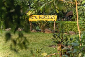 Garden - Hotel Monalisa Chitwan (Sauraha)