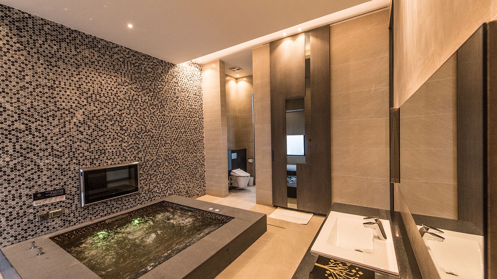 Phòng đôi Deluxe | Bồn tắm thủy lực