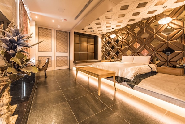 Premium bedding, minibar, individually decorated, individually furnished