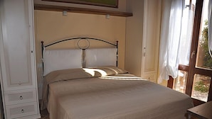 Unclassified image, 4 of 10, button - Villa Duca (San Teodoro)