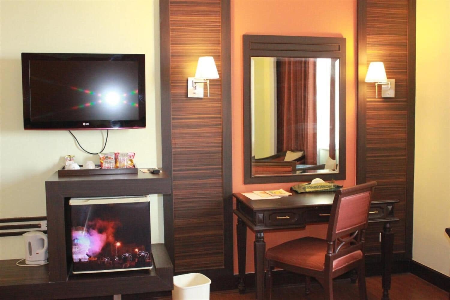 minibar, in-room safe, desk, blackout curtains