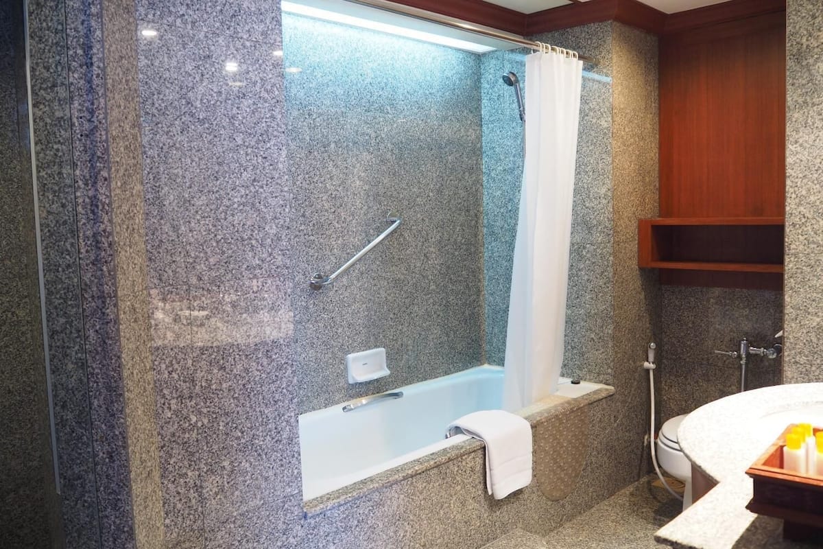 combined shower/bathtub, deep-soaking bathtub, designer toiletries