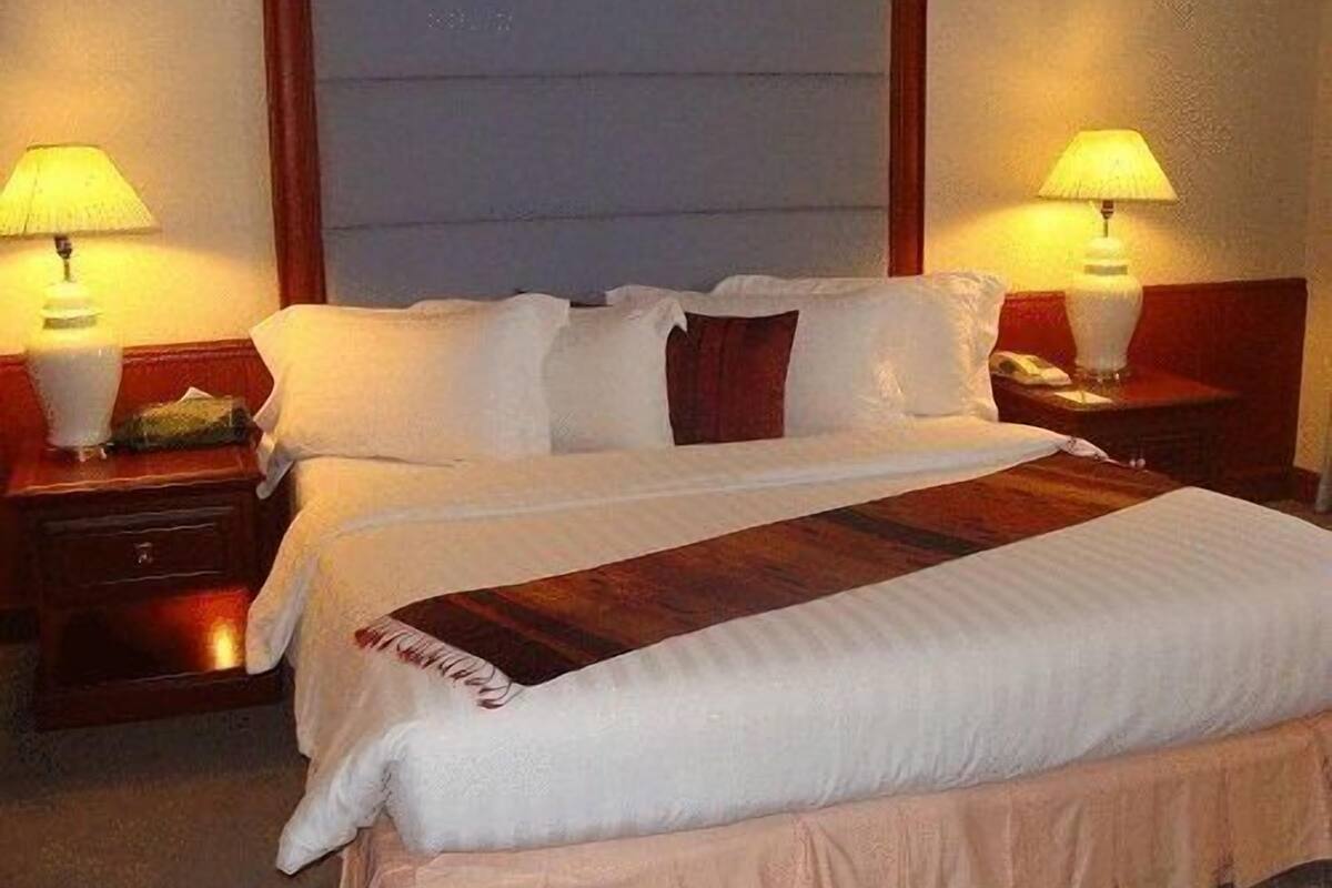 minibar, in-room safe, desk, blackout curtains