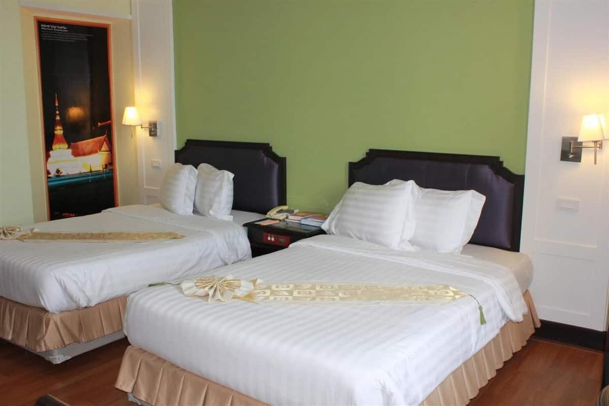 minibar, in-room safe, desk, blackout curtains