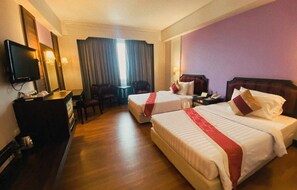 Deluxe Room  | Minibar, caja de seguridad en la habitación y escritorio 