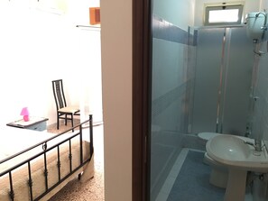 Triple Room, Ensuite, City View