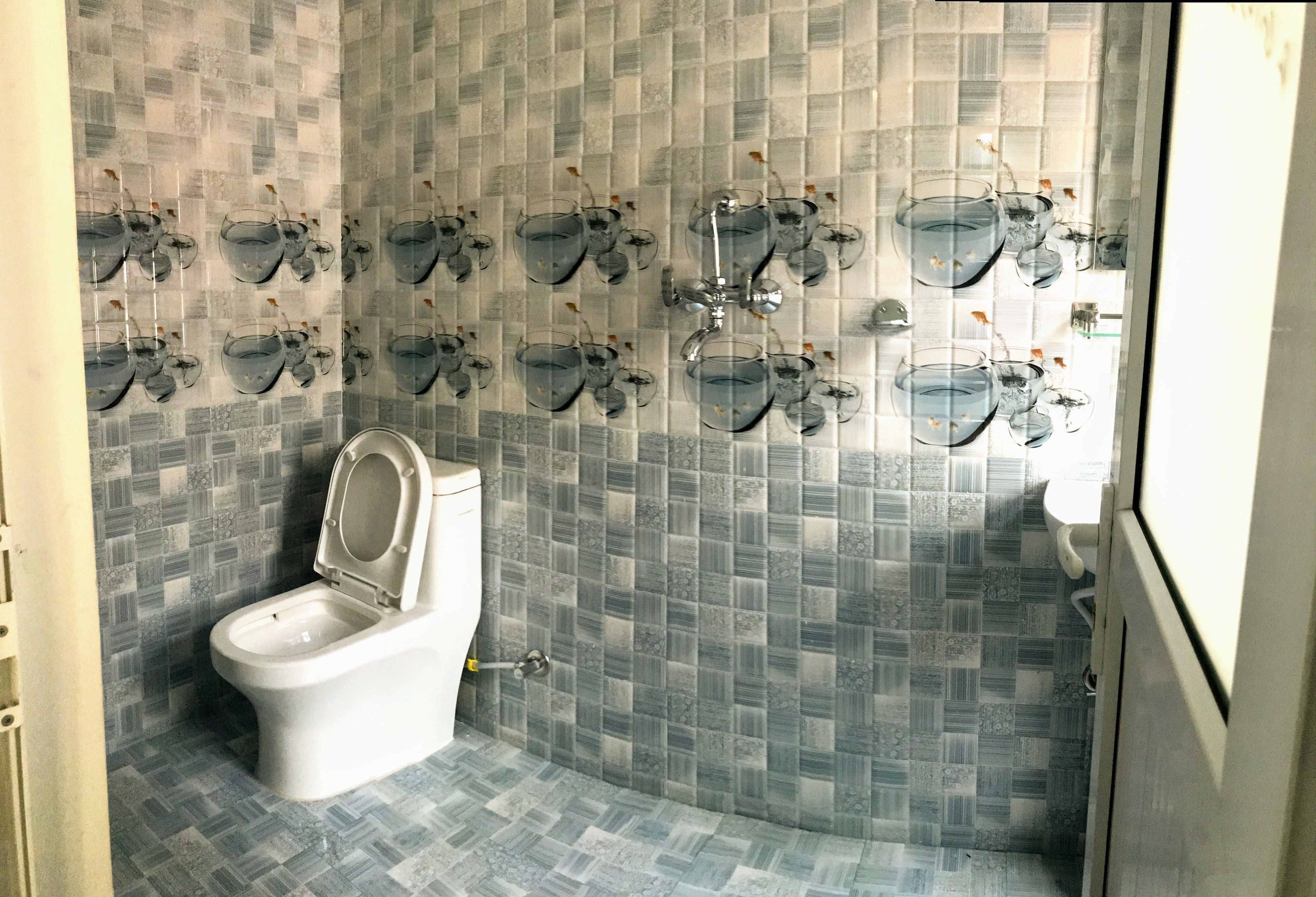 shower, rainfall showerhead, free toiletries, hair dryer