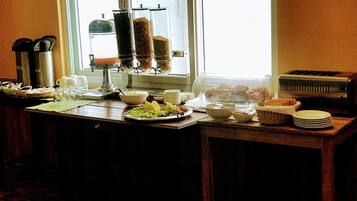 Daily buffet breakfast (USD 5 per person)