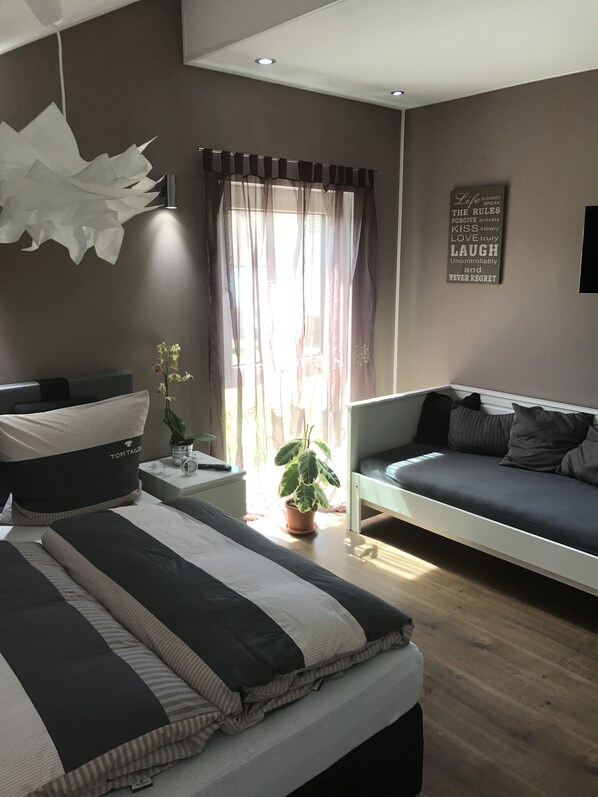 Comfort trippelrum | Skrivbord, extrasängar och gratis wi-fi