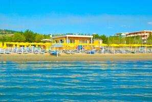 Private beach nearby, white sand, sun loungers, beach umbrellas