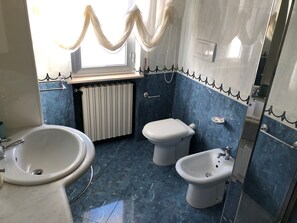 Apartment, 2 Bedrooms | Bathroom | Shower, free toiletries, hair dryer, towels