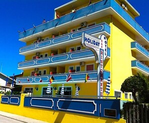 Front of property - Hotel Holiday (Martinsicuro)