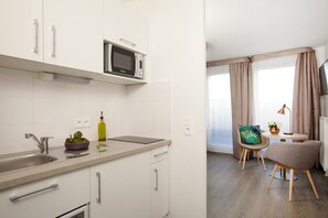 Refrigerador, microondas, parrilla de estufa y lavavajillas 