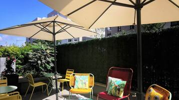 Daily buffet breakfast (EUR 17 per person)