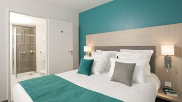 Studio | In-room safe, desk, blackout drapes, soundproofing