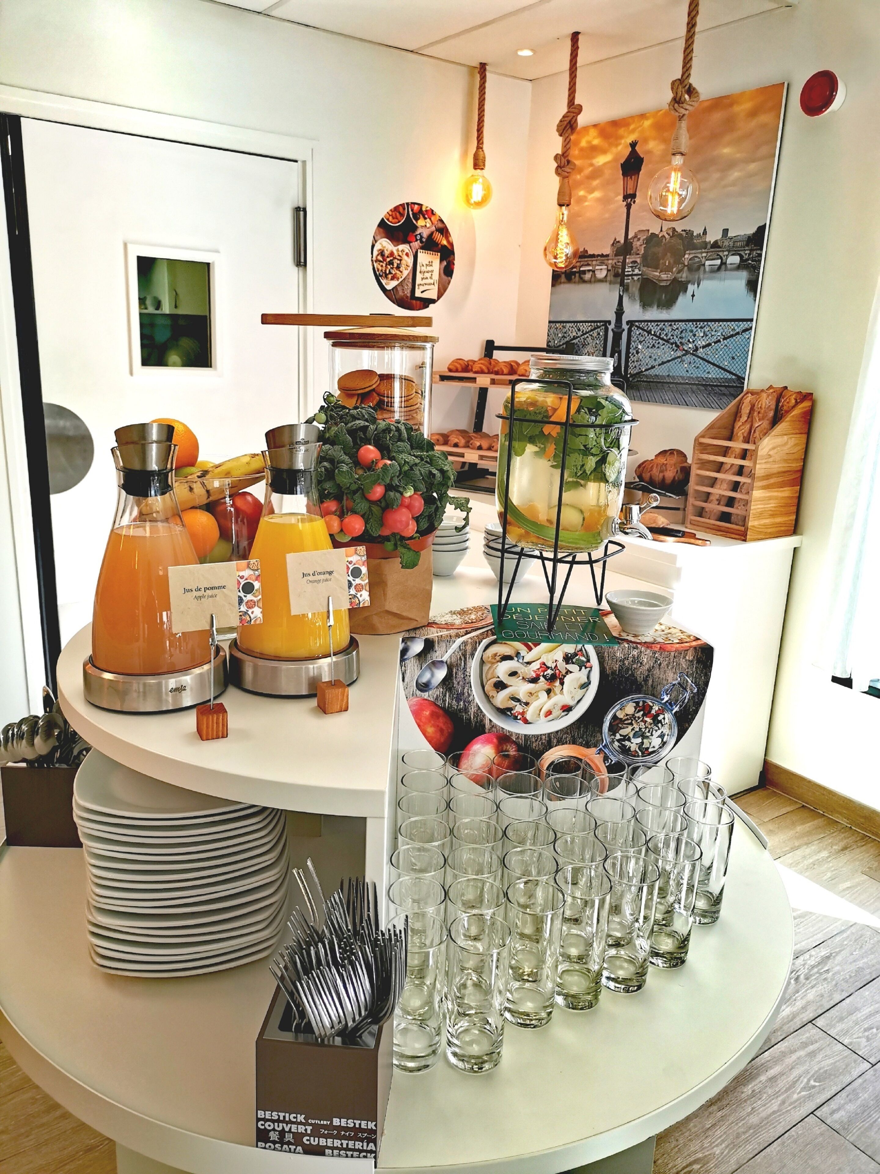 Daily buffet breakfast (EUR 17 per person)