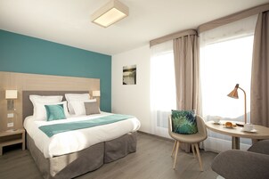 Studio | In-room safe, desk, blackout drapes, soundproofing