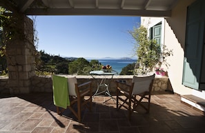 Terrace/patio - Electra Beachfront Villa (Ermionida)