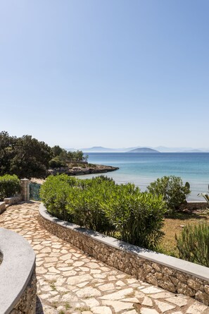 Property grounds - Electra Beachfront Villa (Ermionida)